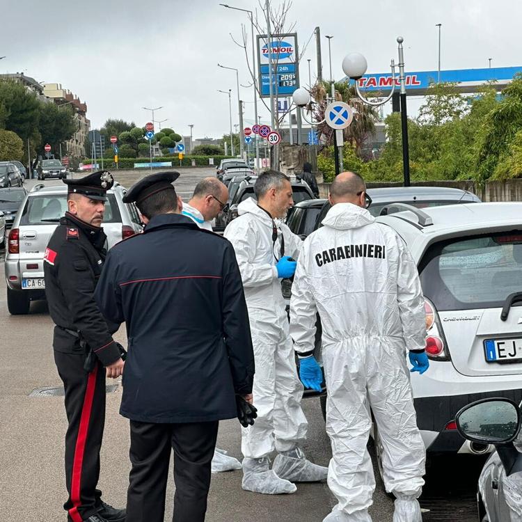 Coniugi trovati morti a Bisceglie, ipotesi omicidio-suicidio