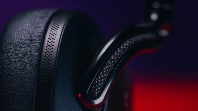 bowers and wilkins px8 sw headphones close-up