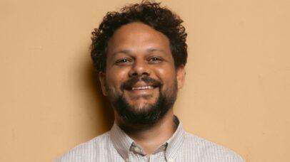 Novo single de Marcos Almeida convida ouvinte a resgatar a infância