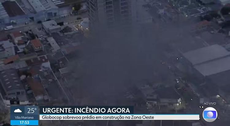 Incêndio atinge prédio em construção ao lado da Estação Presidente Altino, na Zona Oeste de SP
