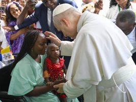 Papa in Africa. Don Carraro: “Le famiglie sono centrali, ma hanno bisogno di essere sostenute e riconosciute di più a livello civile”