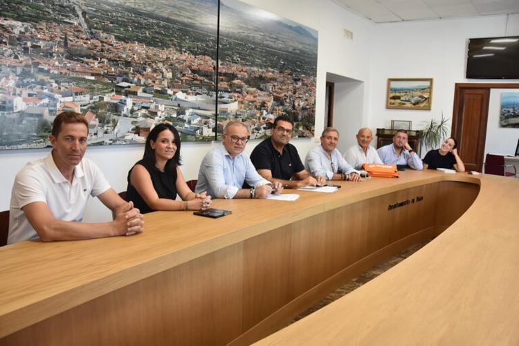 El Ayuntamiento de Baza recibe a la empresa Claros SCA, que el 1 de septiembre comenzará a gestionar el Servicio de Ayuda en la ciudad