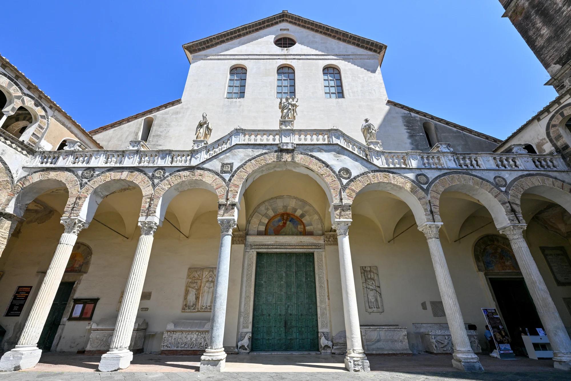 Violenza nel centro storico a Salerno: lite con coltello presso il Duomo, torna l’allarme sicurezza