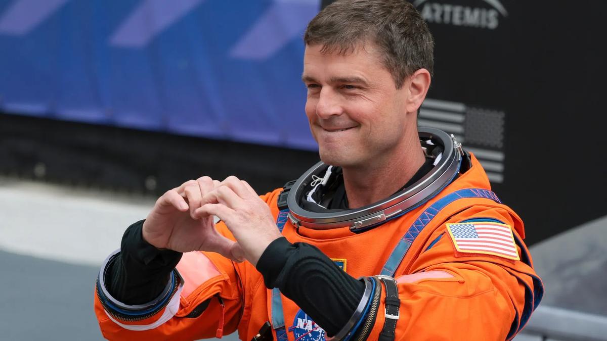 Conheça o astronauta da Artemis II que cria as filhas sozinho: 'elas são tudo para mim'