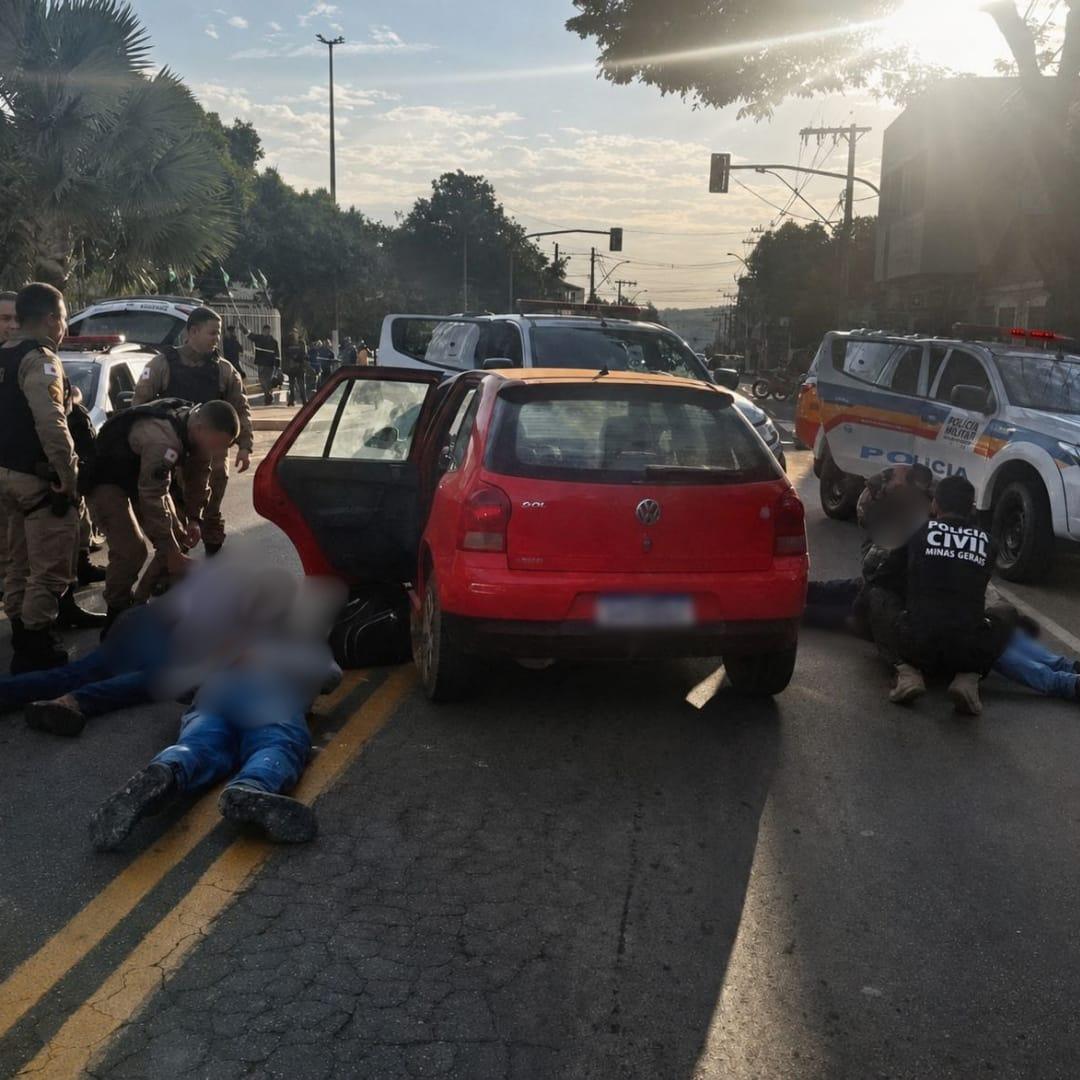 Suspeito tenta escapar da polícia, bate em viatura da PM e é preso por furto em fazenda