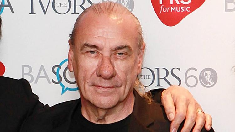 Bill Ward (Black Sabbath) revela usar cadeira de rodas, mas tranquiliza fãs