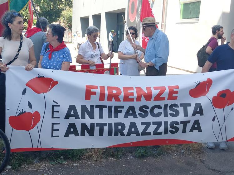 ‘Suona la Martinella, Firenze si ribella’ un centinaio a presidio contro Vannacci