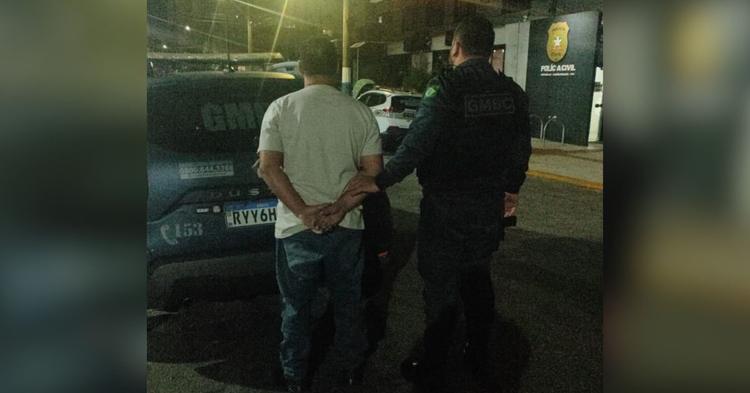Mãe encontra filho de 5 anos com o pai em bar e acaba agredida em Balneário Camboriú