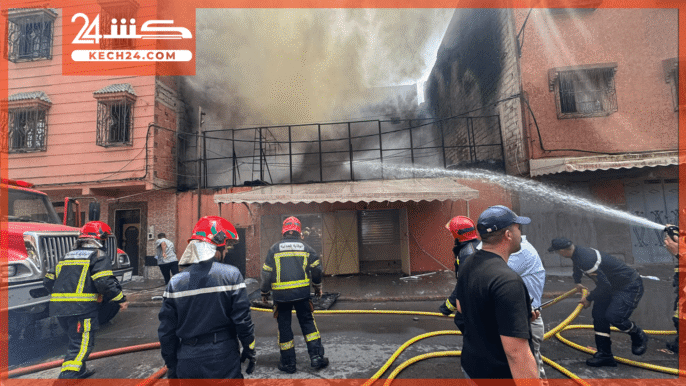 بالڤيديو:بحي ايزيكي بمراكش حريق مهول يلتهم متجرا لبيع الاحذية بالجملة