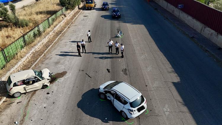 Violento schianto sulla Taranto-Statte, due feriti