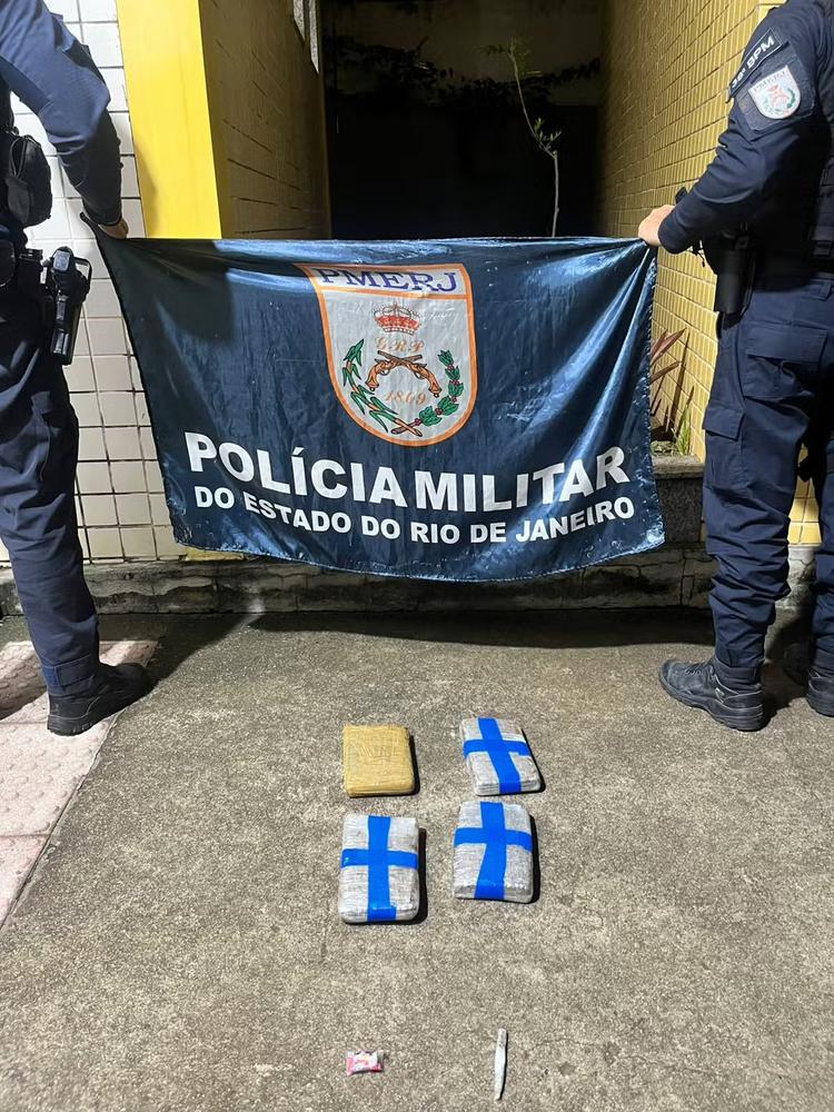 PM apreende cerca de 4 km de maconha em ônibus na BR-116, em Sapucaia