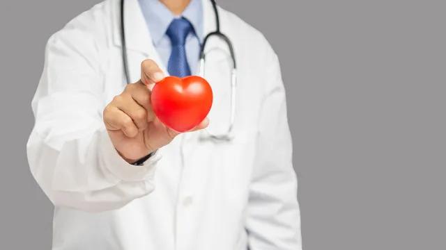 Médico alerta: 7 sinais de problemas no coração que nunca deve ignorar