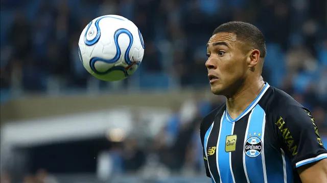 Grêmio se impõe sobre o Internacional e fica com última vaga nas semifinais