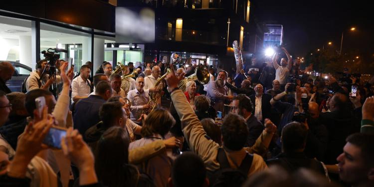 Gli studenti vincono le elezioni in Serbia: lo annuncia lo sconfitto Vucic