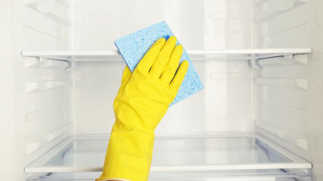 Com que frequência deve limpar sua geladeira? Especialista esclarece