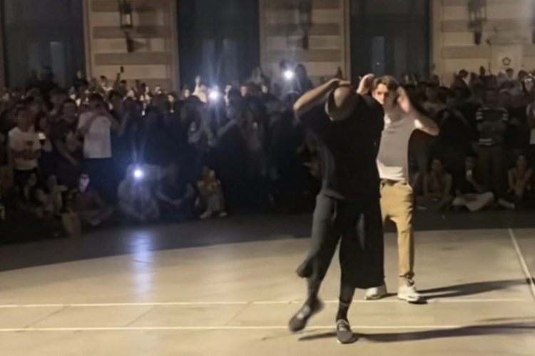 Vendredi soir, une « battle d’aura » a rassemblé de nombreux curieux à Montpellier. Les vidéos de la soirée cartonnent désormais sur TikTok.