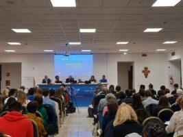 Assisi, i giovani di Sant’Egidio con i giovani delle piazze: “Il mondo può cambiare, accendiamo la speranza”