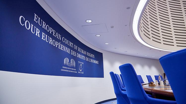 Pai evangélico recorre à Corte Europeia após ser proibido de ensinar a Bíblia ao filho