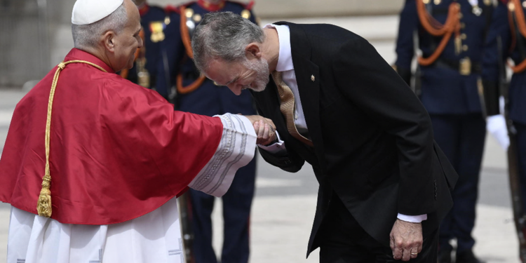 Papa Leone XIV in Spagna, prima tappa a Madrid: «Per l’Ucraina bisogna spingere sul negoziato»