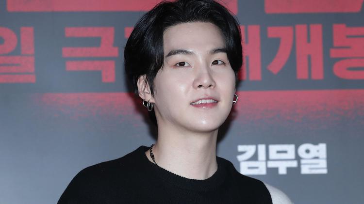 Suga, do BTS, cria programa de musicoterapia para crianças autistas e doa R$ 15 milhões para hospital em Seul