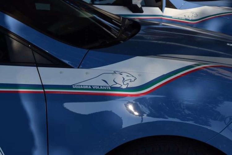 TORINO – Ruba l’auto a dei turisti e ignora l’alt: inseguito dalla Polizia, fermato e arrestato