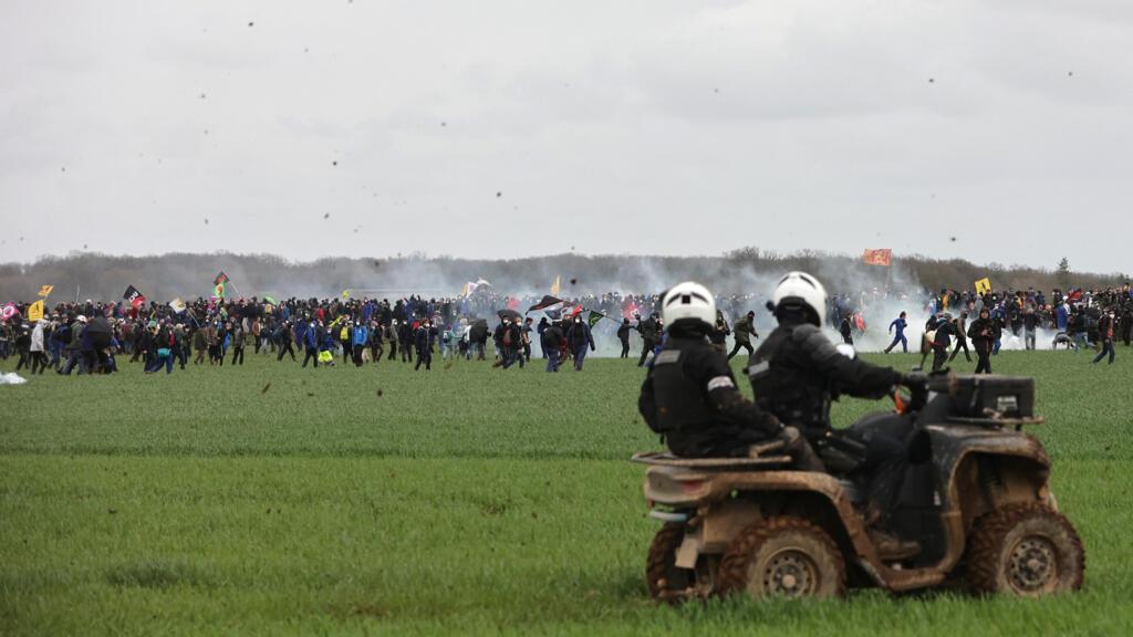 "Mégabassines" : pronostic vital engagé pour un des manifestants blessés