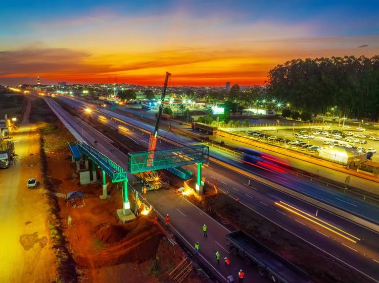 Trechos da BR-050 em Uberaba têm interdição para instalação de passarelas; veja horários e dias