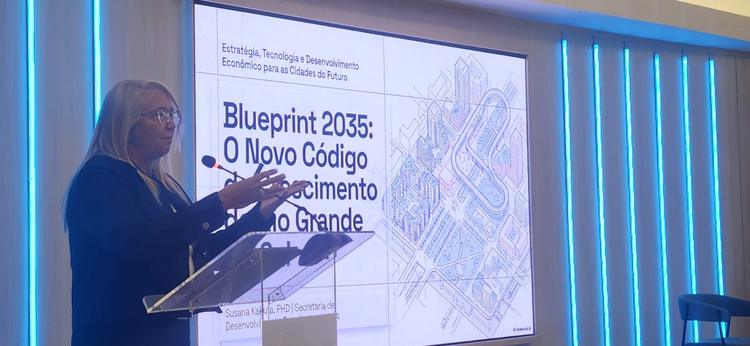 Secretária de Porto Alegre, Susana Kakuta, aponta fatores de crescimento em uma nova economia durante reunião-almoço da CIC