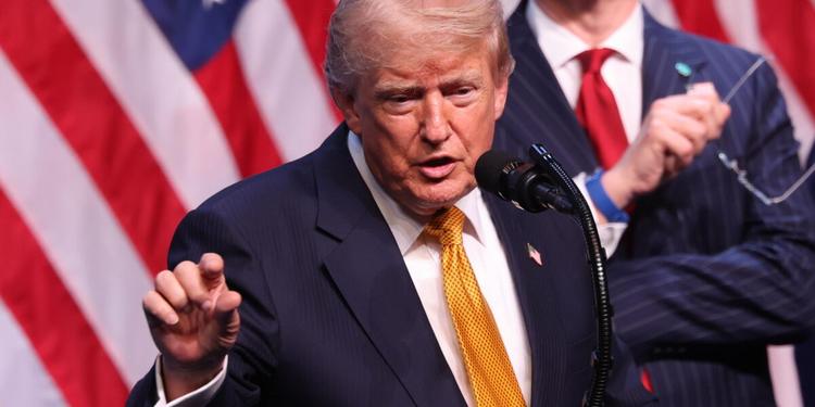 Trump attacca gli alleati e poi frena: "La Nato è unita"