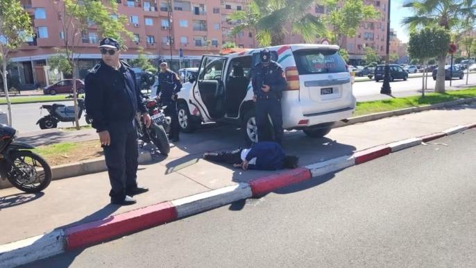 توقيف لص وفرار آخر بعد سرقة سيدة بمراكش + فيديو