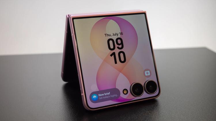 close-up of galaxy z flip 8