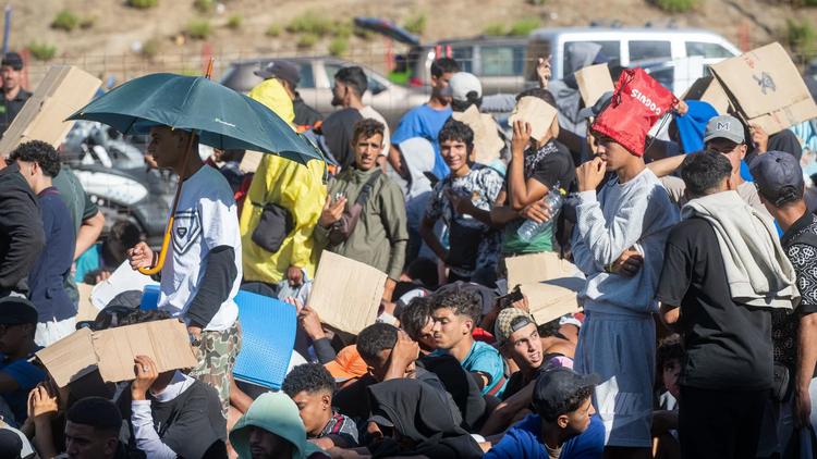 El Gobierno pide a Europa ayuda de emergencia para Ceuta 20 días después de que Bruselas le dijera que la tenía disponible