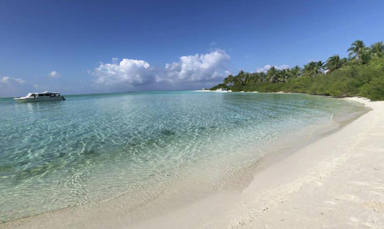 Maldive, tre esperti sub finlandesi tentano il recupero dei corpi: "In balia degli squali, non possiamo lasciarli lì"
