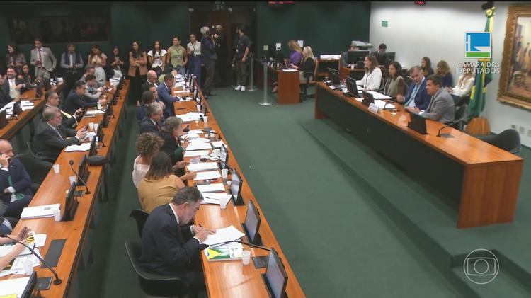 CCJ da Câmara aprova redução da maioridade penal para 16 anos