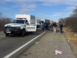 Batida entre van e caminhonete deixa seis mortos e 15 feridos na Paraíba