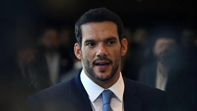 Xaud chora em conversa para contenção de crise e volta à seleção