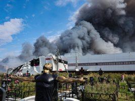 Russia sotto attacco, la guerra entra nelle città: droni, carenza di benzina, paura
