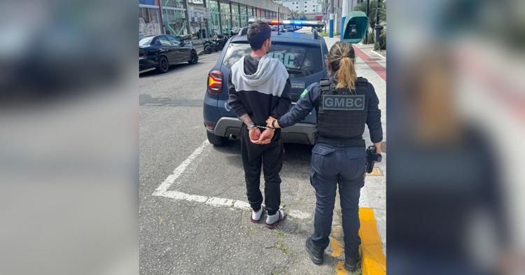 Homem é preso por descumprir medida protetiva contra a própria avó em Balneário Camboriú
