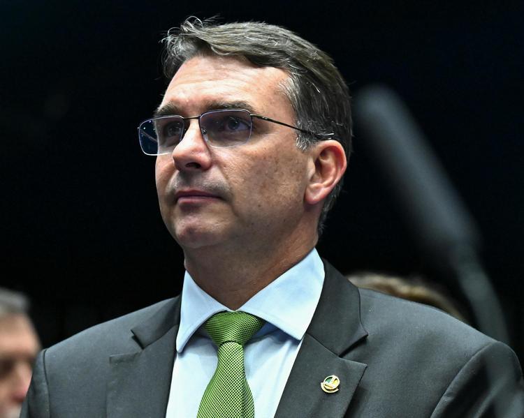 Flávio Bolsonaro se reúne com lideranças PL nesta terça (19) para alinhar estratégia após crise