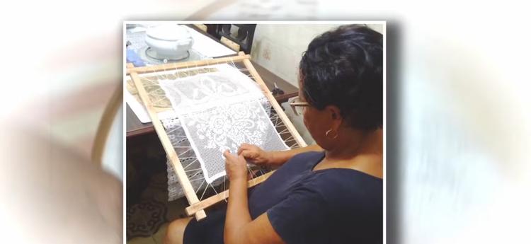 Aos 78 anos, artesã mantém viva  tradição da renda labirinto em AL
