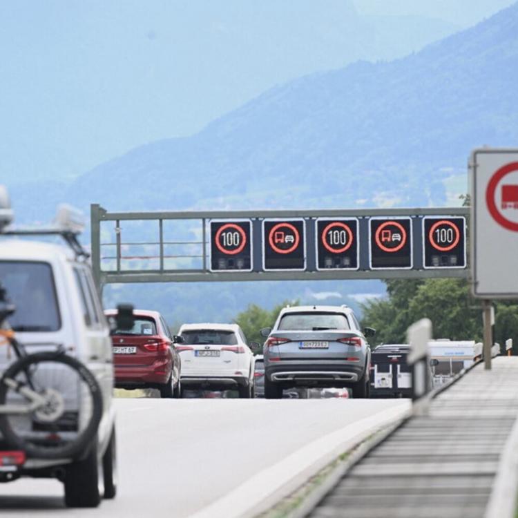 Brennero chiuso. Gli ambientalisti bloccano il traffico