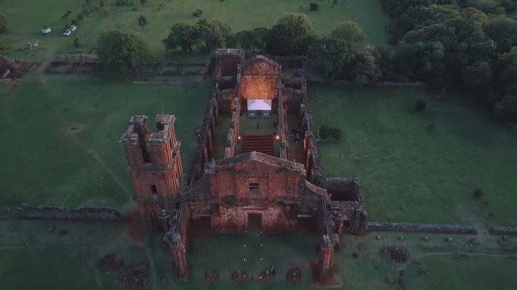 Sítio arqueológico de 400 anos no RS recebe festival de cinema com sessões dentro de ruínas