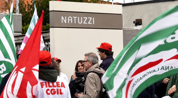 Natuzzi chiude tre stabilimenti e trasferisce produzione in Romania. La Cgil non ci sta