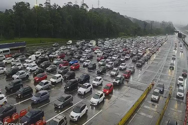 Veja os melhores e piores horários para viajar no feriado de 7 de Setembro; Anchieta tem lentidão em São Bernardo