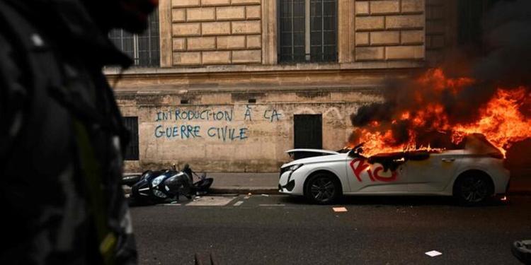 In Francia 2.000 fermi per le violenze. Macron alle 20 parlerà alla nazione