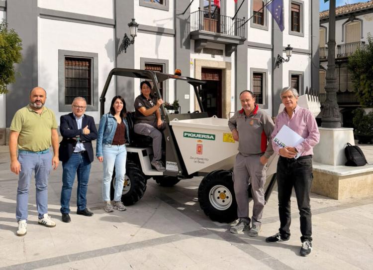 Las concejalías de Urbanismo y Mantenimiento incorporan un nuevo dumper a su parque de maquinaria