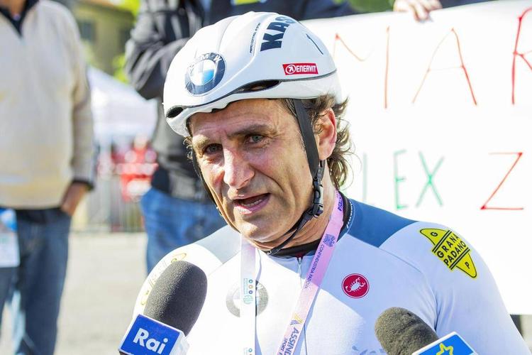 È morto Alex Zanardi: l’ex pilota di Formula 1 e campione paralimpico aveva 59 anni