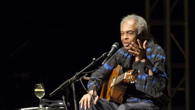 Eu sou musicalmente preguiçoso, comenta Gilberto Gil ao analisar sua carreira