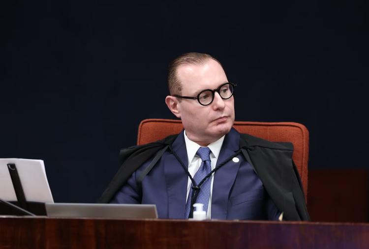 Zanin manda PF entregar ao seu gabinete cópia de todo celular do Vorcaro até as 23h deste domingo