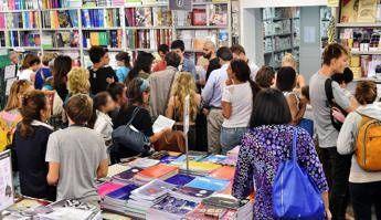 Leggere libri riduce il rischio di demenza? Ecco cosa c'è di vero secondo i medici anti-bufale